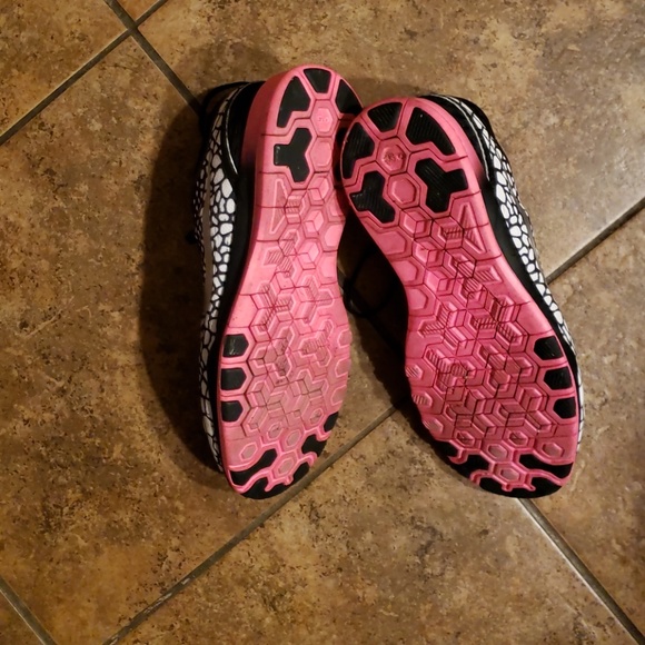 Shoes - Picture 5 of 6